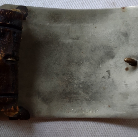 COOL VTG 70S EMBOSSED LEATHER VIETNAM VETERANS BELT CHICAGO NIKEL SILVER BUCKLE - Picture 11 of 13